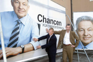 LH Stelzer und GD Strugl im 2003 Wahlkampf vor einem Werbeplakat