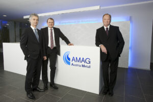 Team Foto vom Vorstand der AMAG Helmut Kaufmann, Gerald Mayer und Gerhard Falch am Tresen