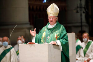 Bischof Manfred Scheuer während einer Messe im Linzer Dom