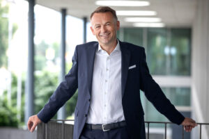 Werner Pamminger am Gelände lehnend