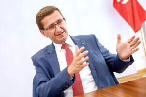 Interview mit LR Markus Achleitner im Büro